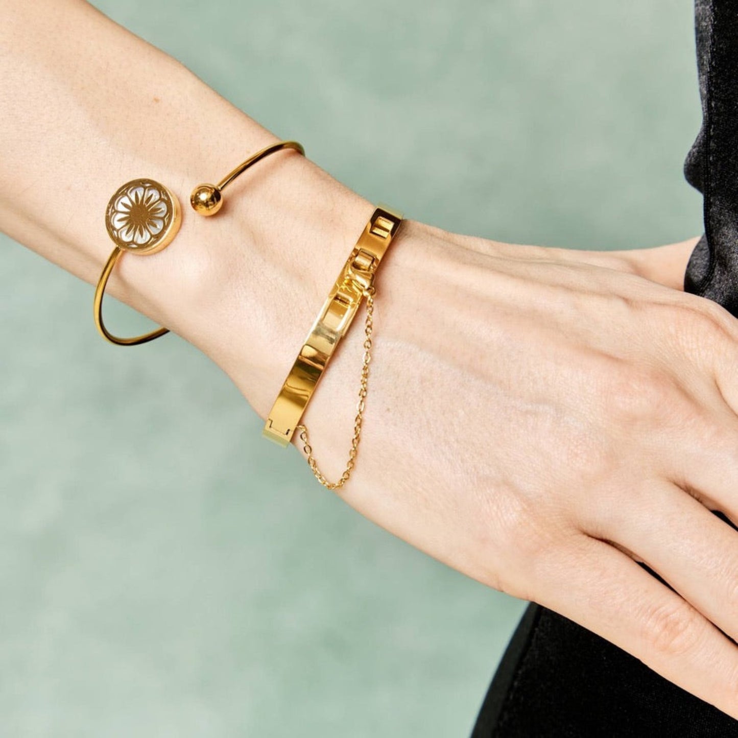 Golden Clasp Bangle