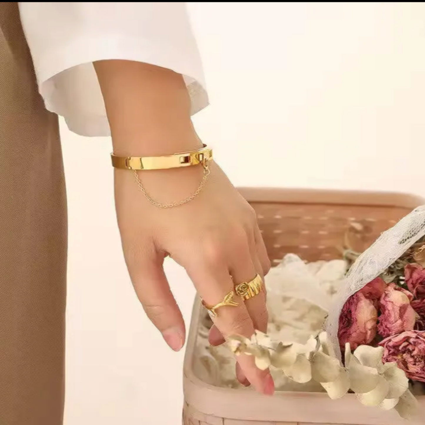 Golden Clasp Bangle