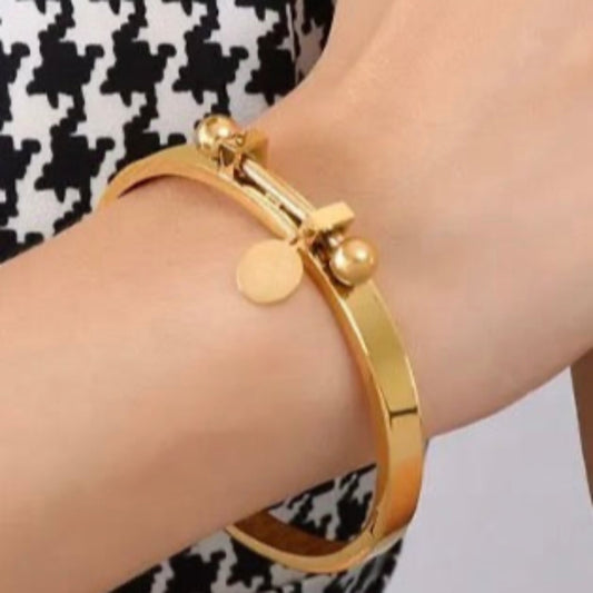Devotion Bangle | gold